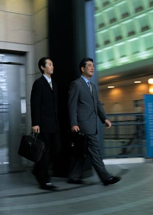 「完全遮光の日傘で紫外線対策！おしゃれで軽量なおすすめモデル5選」